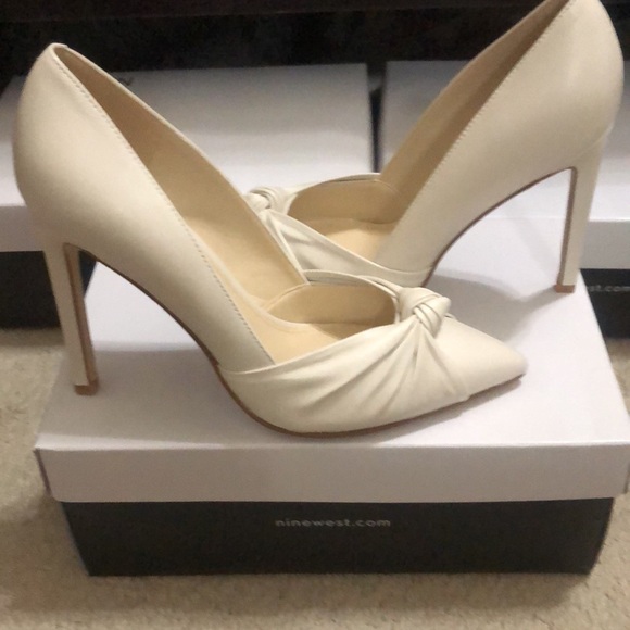 Brand New Ivory Colored Heels, Size 6 with box. - Picture 7 of 8